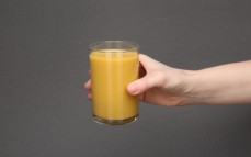 Szklanka Chias protein smoothie orange, mango, turmeric