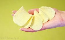 Garść chipsów Pringles Original