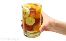 Szklanka galaretki z owocami