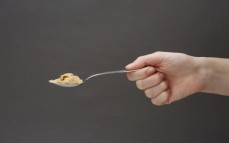 Łyżeczka hummusu białkowego z czarnuszką