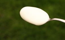 Łyżka jogurtu naturalnego