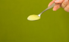 Łyżeczka kokosowego masła ghee