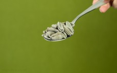 Łyżka makaronu gryczanego gnocchi 