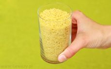 Szklanka makaronu w formie ryżu