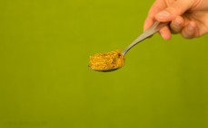 Łyżeczka masła orzechowego z kawałkami orzechów