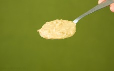 Łyżka masła orzechowego z kawałkami orzechów Rossmann