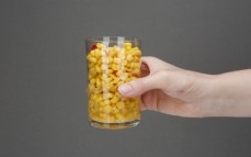 Szklanka miksu kukurydzy z papryką