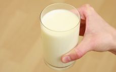 Szklanka mleka koziego