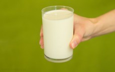 Szklanka zagęszczonego, niesłodzonego mleka light z błonnikiem