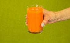 Szklanka soku z warzyw i owoców Kubuś - marchew jabłko pomarańcza