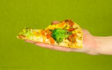 Kawałek pizzy wegetariańskiej Pizza Hut