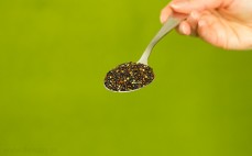 Łyżka czarnej komosy ryżowej quinoa