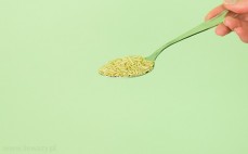 Łyżka pełnoziarnistego ryżu basmati
