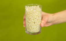 Szklanka ugotowanego pełnoziarnistego ryżu basmati