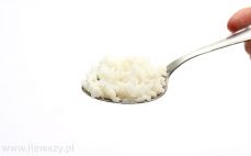 Łyżka ugotowanego ryżu białego