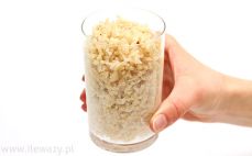 Szklanka ugotowanego ryżu brązowego