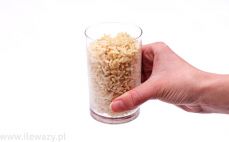 Szklanka ugotowanego ryżu pełnoziarnistego