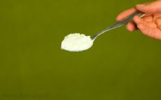Łyżeczka naturalnego jogurtu z mascarpone