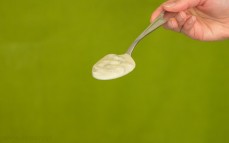 Łyżka sosu Śmietanowo - Grzybowego z kawałkami grzybów i natką pietruszki