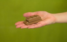 Baton nadziewany z czekolady mlecznej Krówkowy