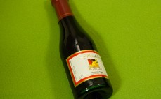 Czerwone półsłodkie wino bezalkoholowe