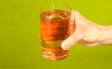Szklanka napoju Oshee vitamin H2O slim z L-Karnityną