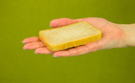 Chleb tostowy z niełuskanym ziarnem prosa