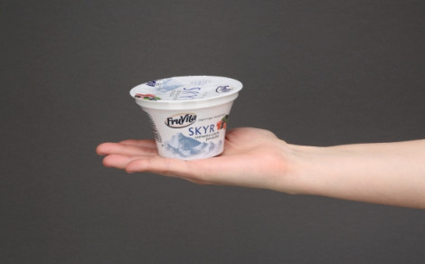 Skyr jogurt typu islandzkiego czerwona-czarna porzeczka, 0% tłuszczu, o wysokiej zawartości białka