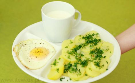 Ziemniaki z jajkiem sadzonym i kefirem